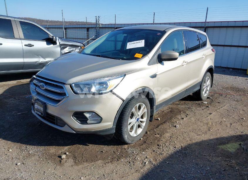 Photo 2 of 2017 Ford Escape SE (VIN 1FMCU9G94HUB20264)