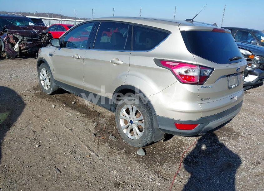 Photo 3 of 2017 Ford Escape SE (VIN 1FMCU9G94HUB20264)