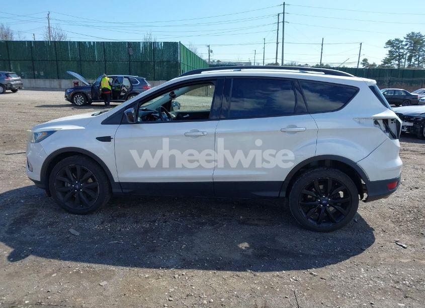 Photo 14 of 2017 Ford Escape SE (VIN 1FMCU9G94HUB25559)