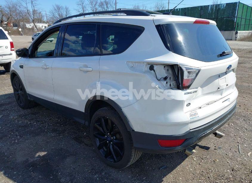 Photo 3 of 2017 Ford Escape SE (VIN 1FMCU9G94HUB25559)