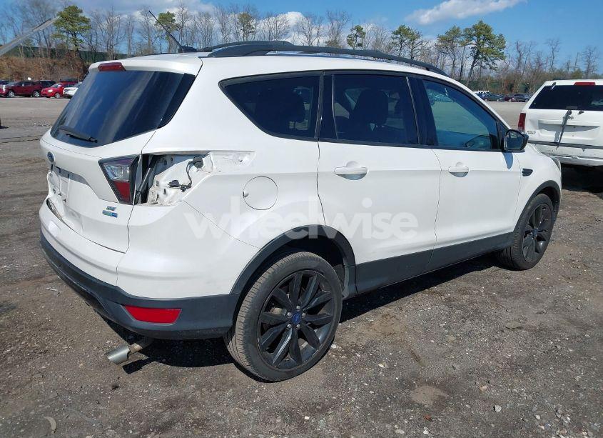 Photo 4 of 2017 Ford Escape SE (VIN 1FMCU9G94HUB25559)