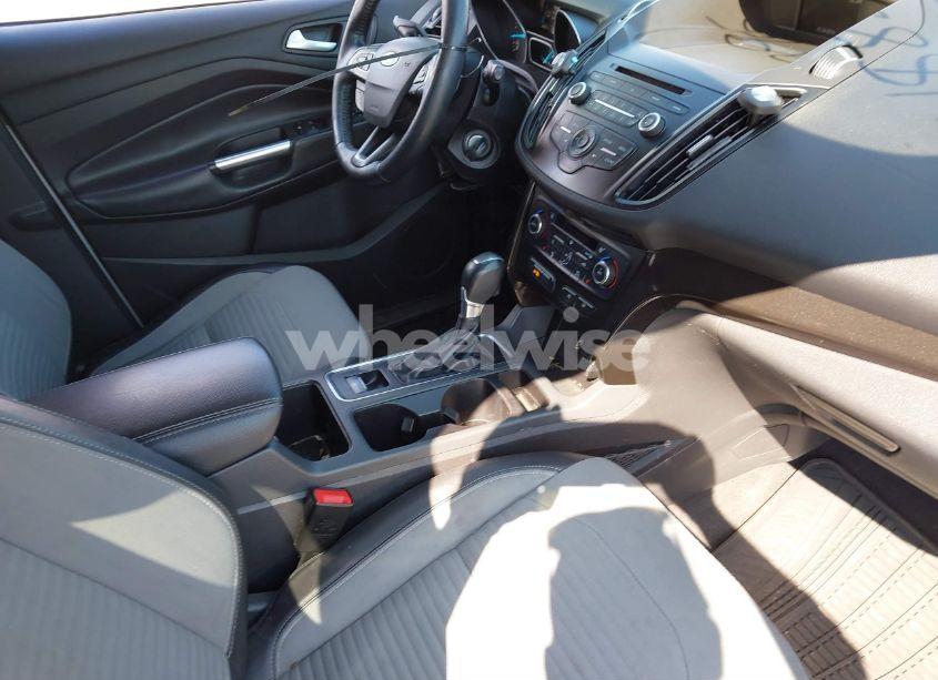 Photo 5 of 2017 Ford Escape SE (VIN 1FMCU9G94HUB25559)