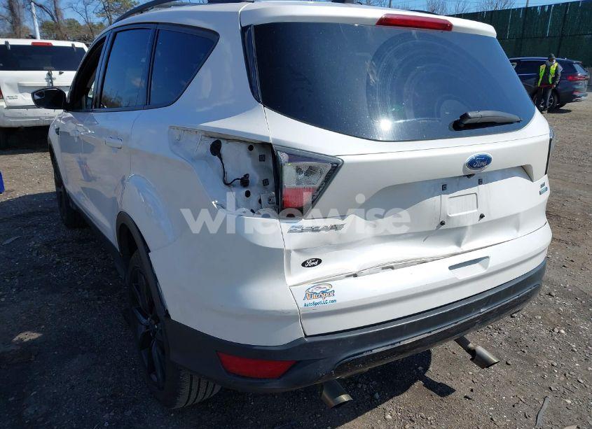 Photo 6 of 2017 Ford Escape SE (VIN 1FMCU9G94HUB25559)