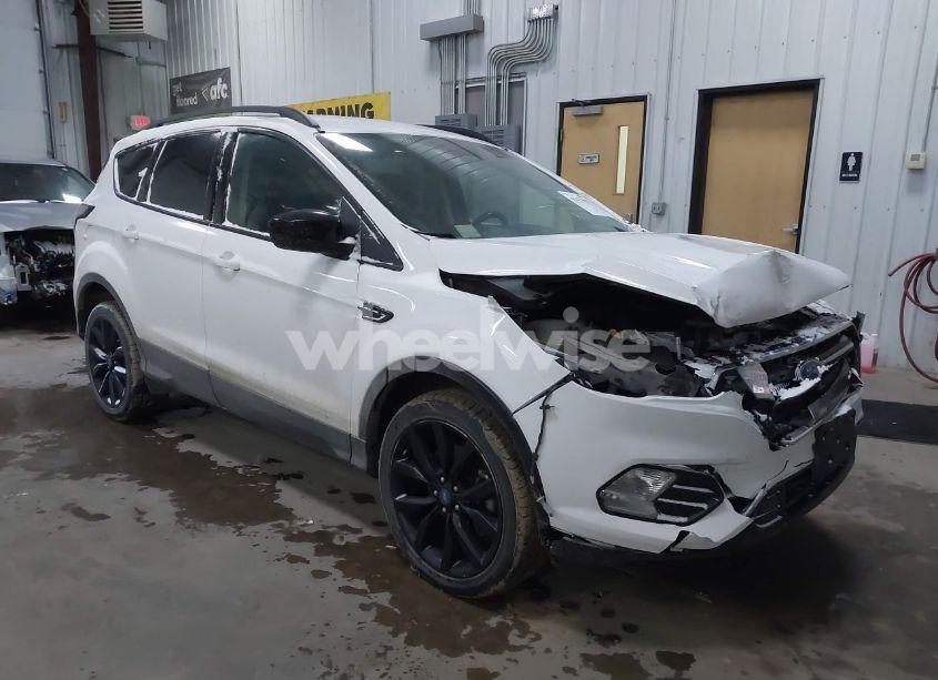 2017 Ford Escape SE (VIN 1FMCU9G94HUB80996) main photo
