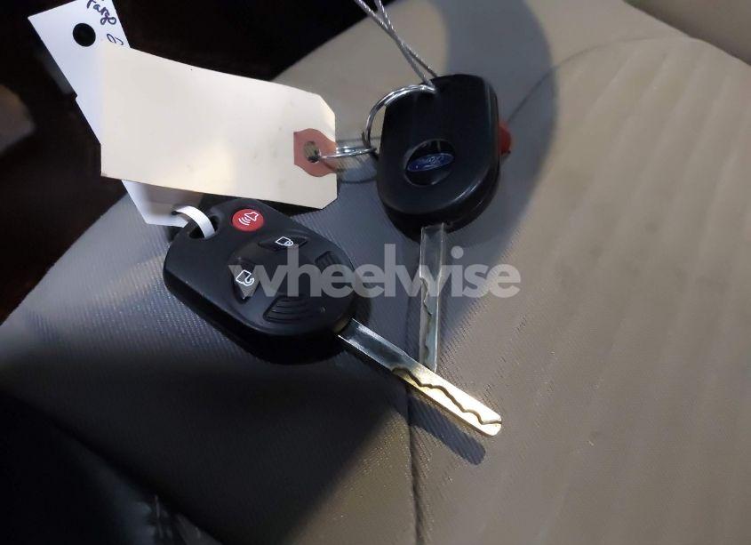 Photo 11 of 2017 Ford Escape SE (VIN 1FMCU9G94HUB80996)