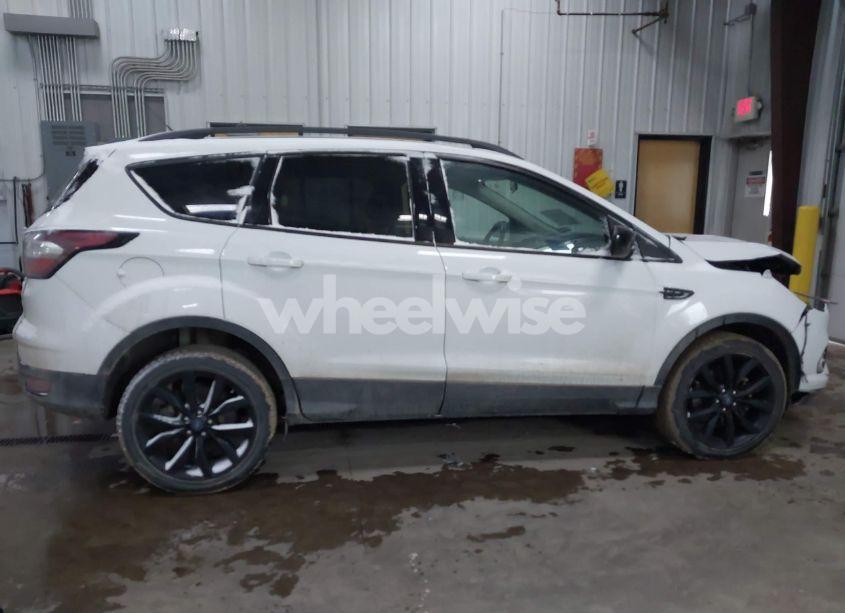 Photo 13 of 2017 Ford Escape SE (VIN 1FMCU9G94HUB80996)