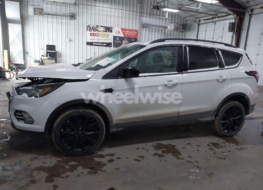 Photo 14 of 2017 Ford Escape SE (VIN 1FMCU9G94HUB80996)