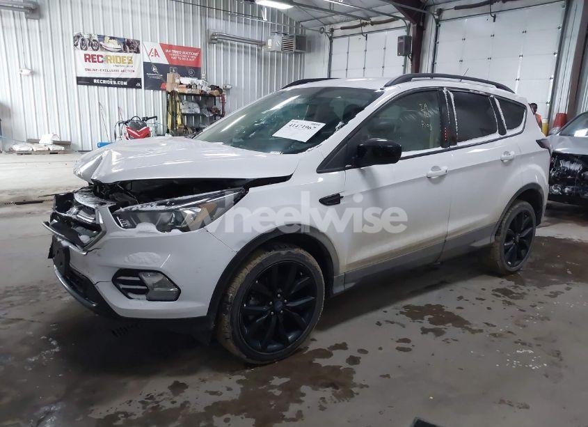 Photo 2 of 2017 Ford Escape SE (VIN 1FMCU9G94HUB80996)