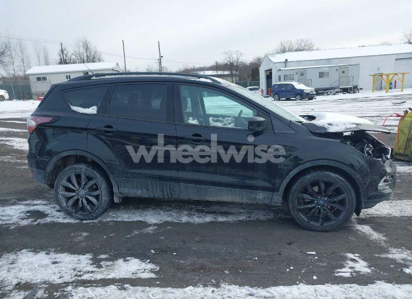 Photo 13 of 2017 Ford Escape SE (VIN 1FMCU9G94HUC17366)