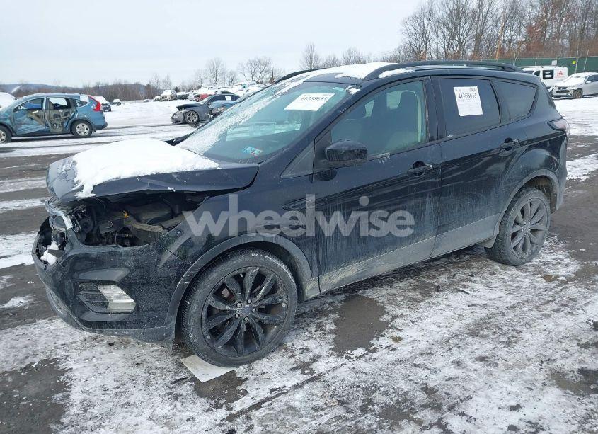 Photo 2 of 2017 Ford Escape SE (VIN 1FMCU9G94HUC17366)