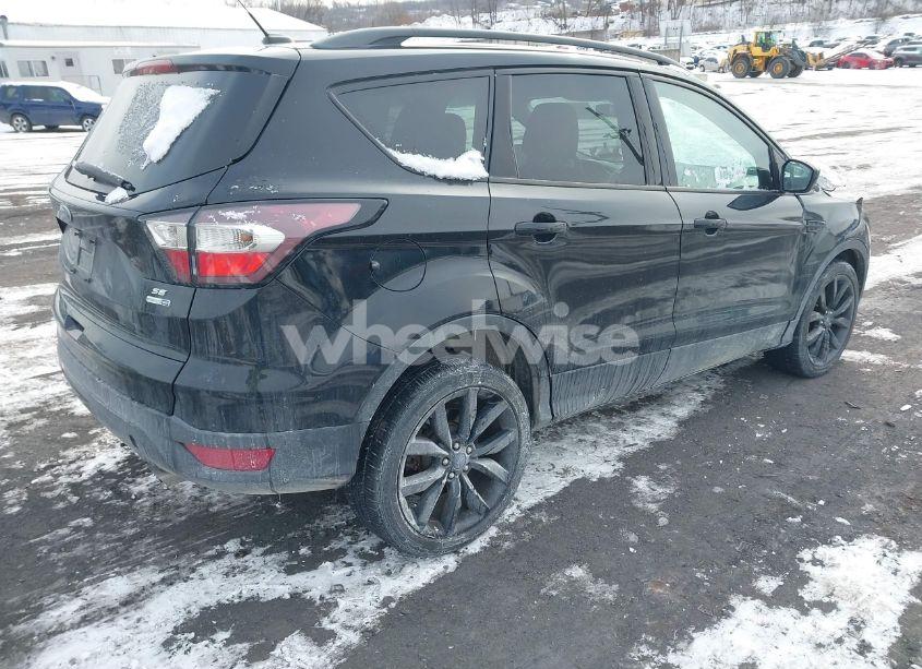 Photo 4 of 2017 Ford Escape SE (VIN 1FMCU9G94HUC17366)