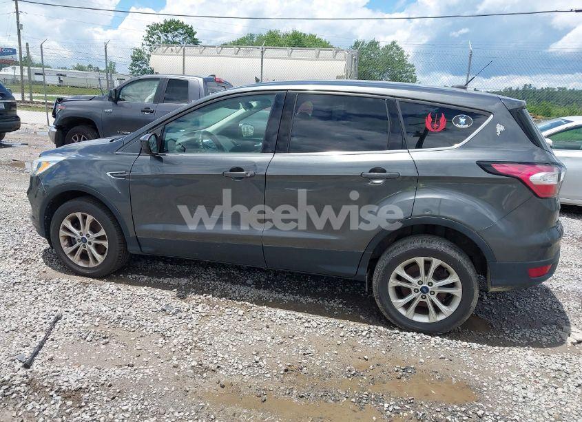 Photo 14 of 2017 Ford Escape SE (VIN 1FMCU9G94HUC43059)
