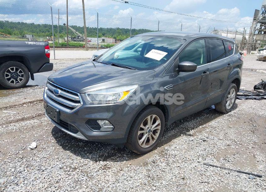 Photo 2 of 2017 Ford Escape SE (VIN 1FMCU9G94HUC43059)