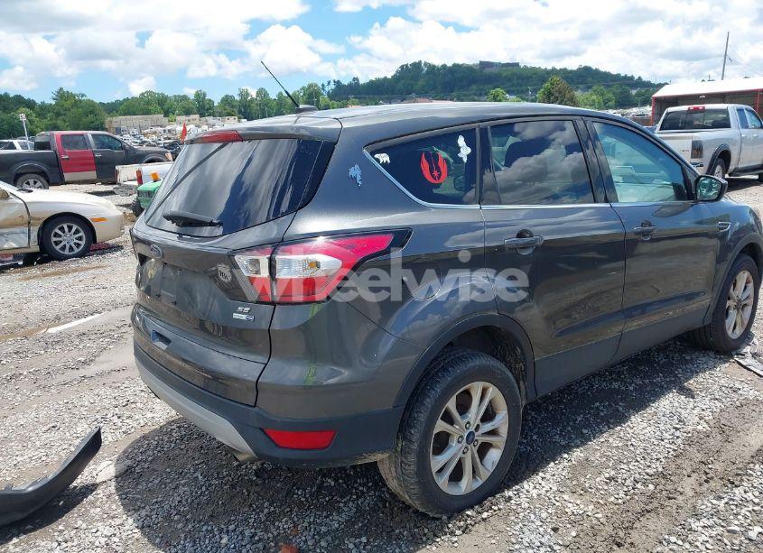 Photo 4 of 2017 Ford Escape SE (VIN 1FMCU9G94HUC43059)