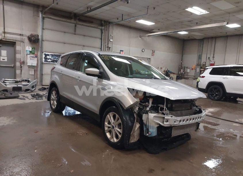 2017 Ford Escape SE (VIN 1FMCU9G94HUE11492) main photo