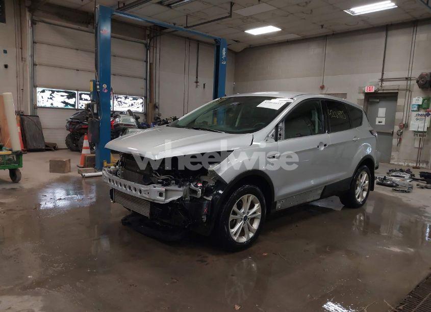 Photo 2 of 2017 Ford Escape SE (VIN 1FMCU9G94HUE11492)