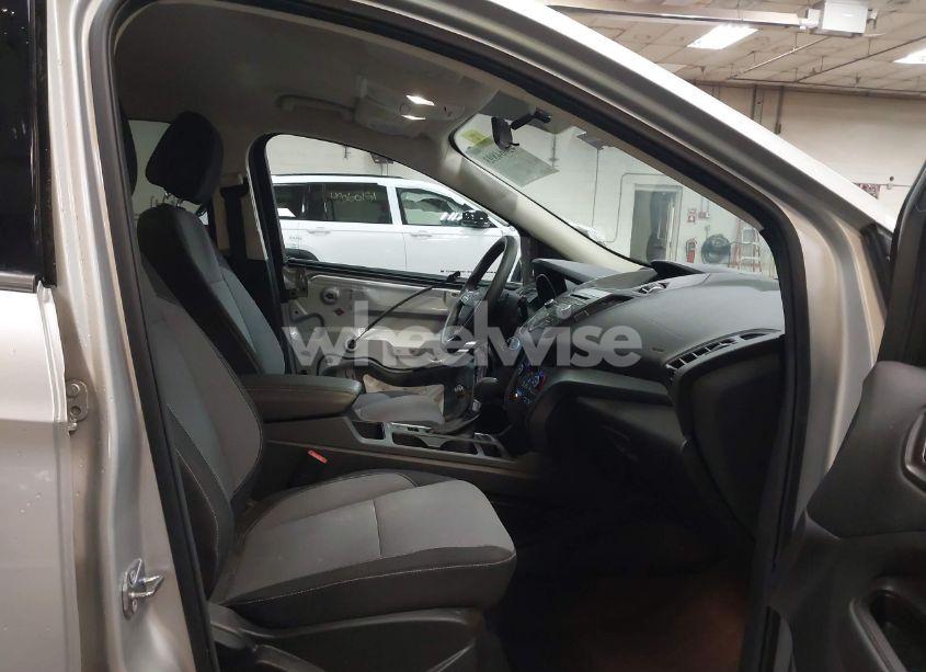 Photo 5 of 2017 Ford Escape SE (VIN 1FMCU9G94HUE11492)