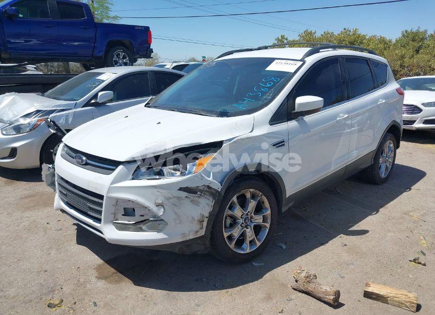 Photo 2 of 2015 Ford Escape SE (VIN 1FMCU9G95FUA43868)