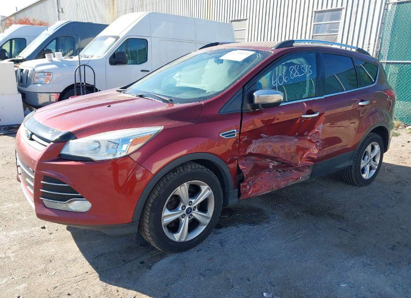 Photo 2 of 2015 Ford Escape SE (VIN 1FMCU9G95FUA71363)