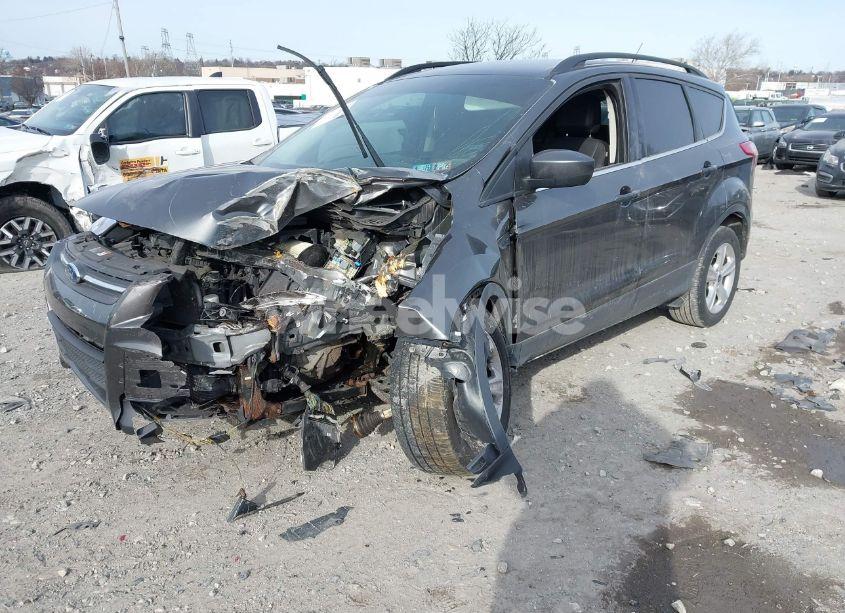 Photo 2 of 2015 Ford Escape SE (VIN 1FMCU9G95FUC10083)