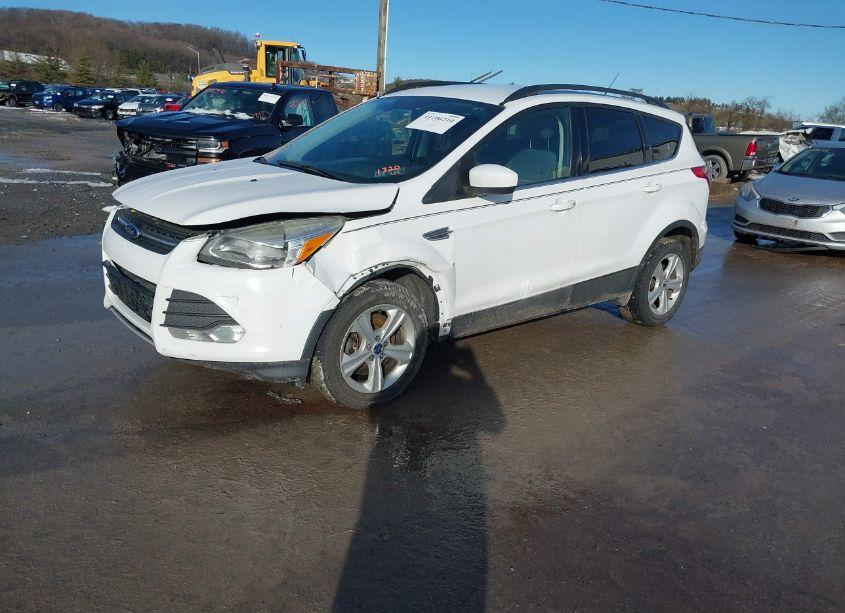 Photo 2 of 2015 Ford Escape SE (VIN 1FMCU9G95FUC41320)