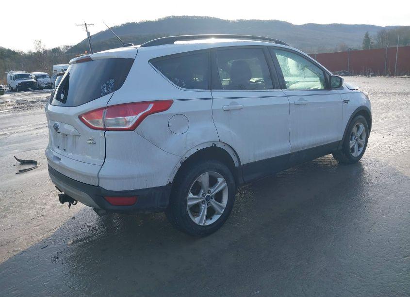 Photo 4 of 2015 Ford Escape SE (VIN 1FMCU9G95FUC41320)