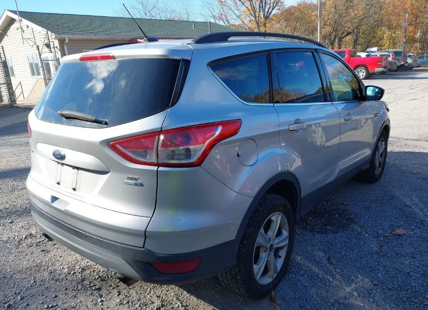 Photo 4 of 2016 Ford Escape SE (VIN 1FMCU9G95GUC82550)
