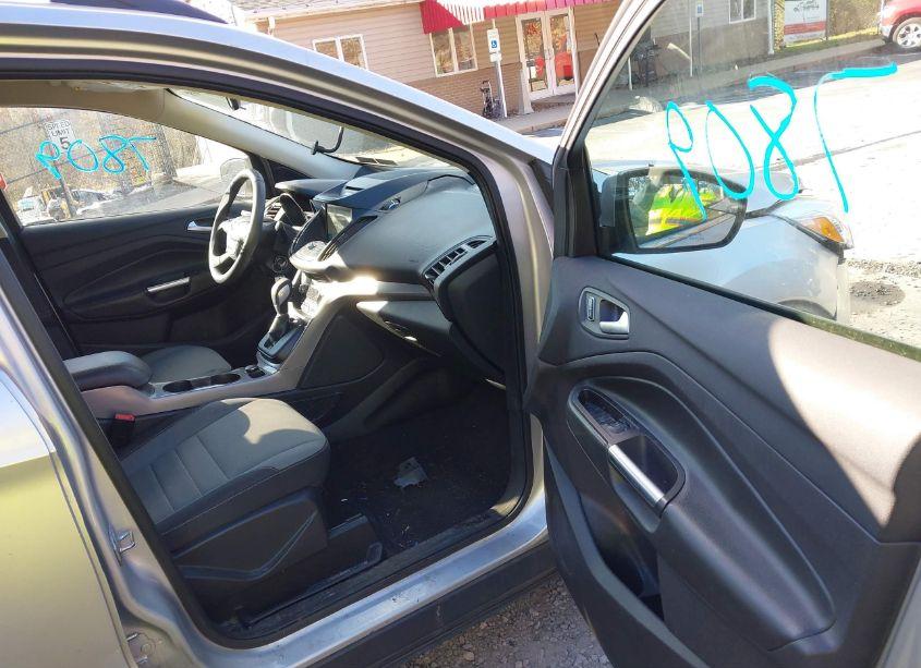 Photo 5 of 2016 Ford Escape SE (VIN 1FMCU9G95GUC82550)