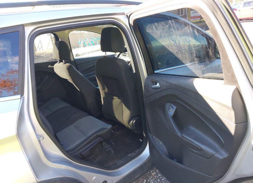 Photo 8 of 2016 Ford Escape SE (VIN 1FMCU9G95GUC82550)