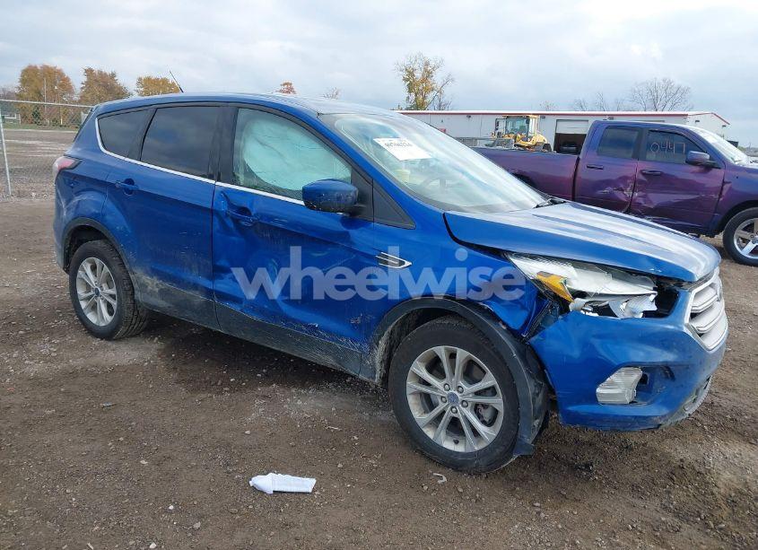 2017 Ford Escape SE (VIN 1FMCU9G95HUA28452) main photo