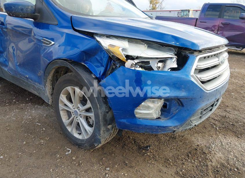 Photo 6 of 2017 Ford Escape SE (VIN 1FMCU9G95HUA28452)