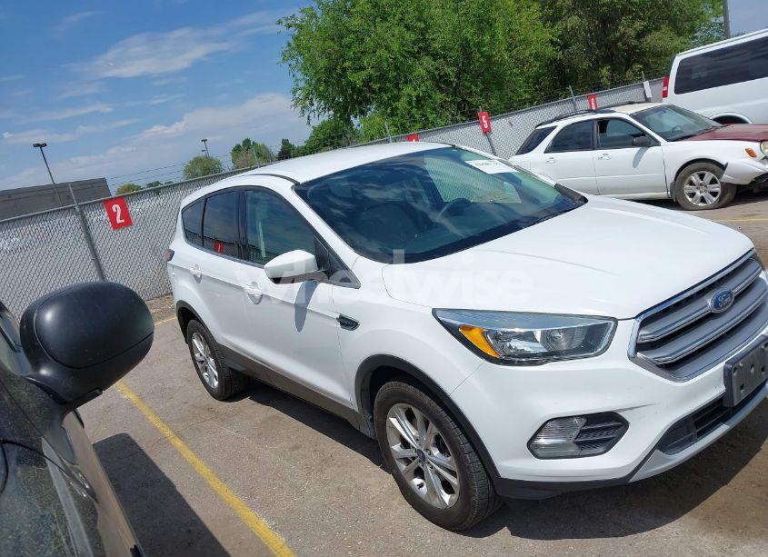 2017 Ford Escape SE (VIN 1FMCU9G95HUA69597) main photo