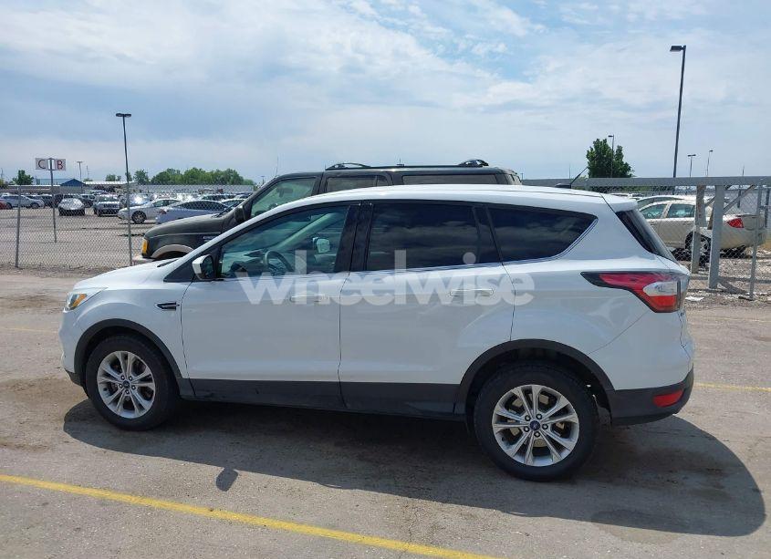 Photo 14 of 2017 Ford Escape SE (VIN 1FMCU9G95HUA69597)