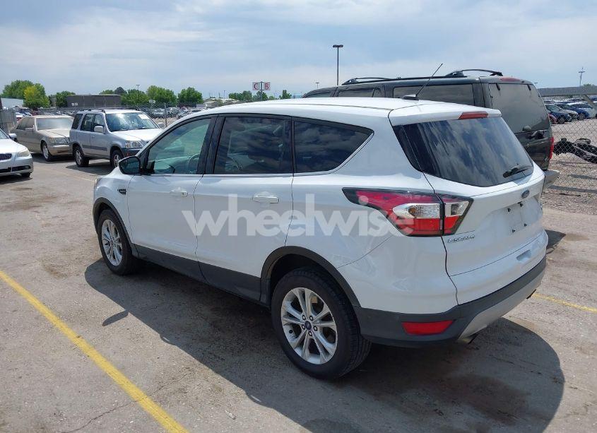 Photo 3 of 2017 Ford Escape SE (VIN 1FMCU9G95HUA69597)
