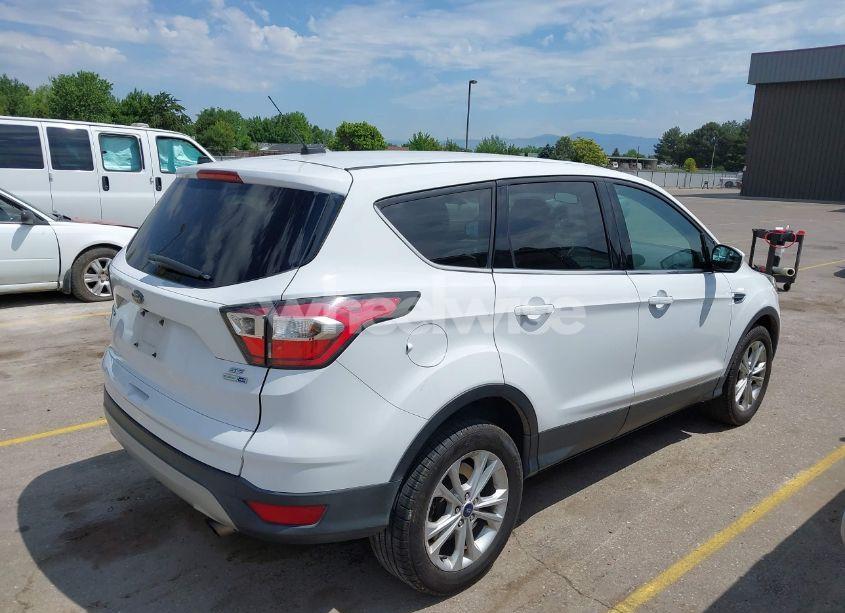 Photo 4 of 2017 Ford Escape SE (VIN 1FMCU9G95HUA69597)