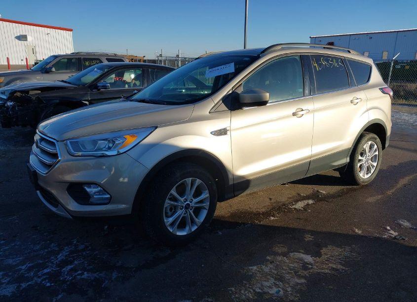 Photo 2 of 2017 Ford Escape SE (VIN 1FMCU9G95HUB81106)