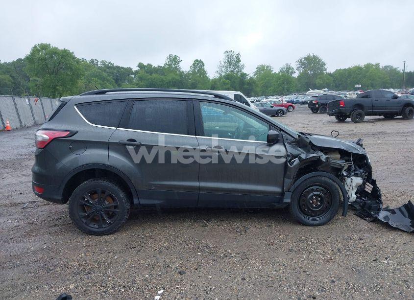 Photo 13 of 2017 Ford Escape SE (VIN 1FMCU9G95HUC83618)