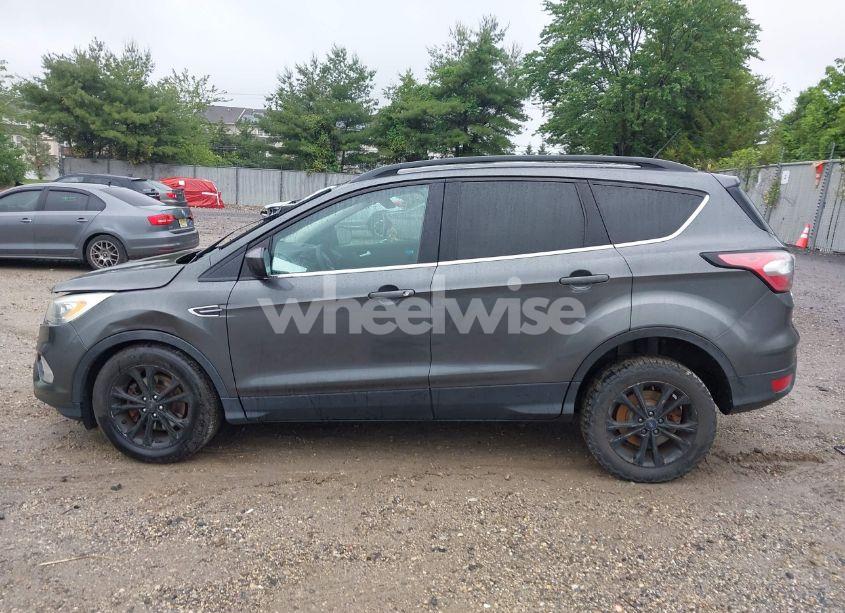 Photo 14 of 2017 Ford Escape SE (VIN 1FMCU9G95HUC83618)