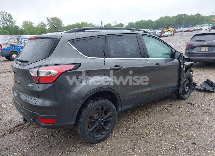 Photo 4 of 2017 Ford Escape SE (VIN 1FMCU9G95HUC83618)