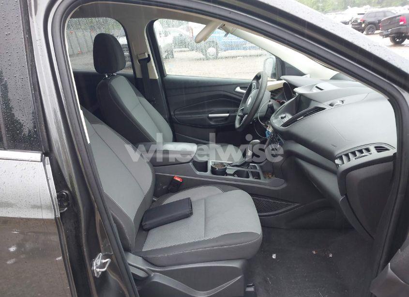 Photo 5 of 2017 Ford Escape SE (VIN 1FMCU9G95HUC83618)