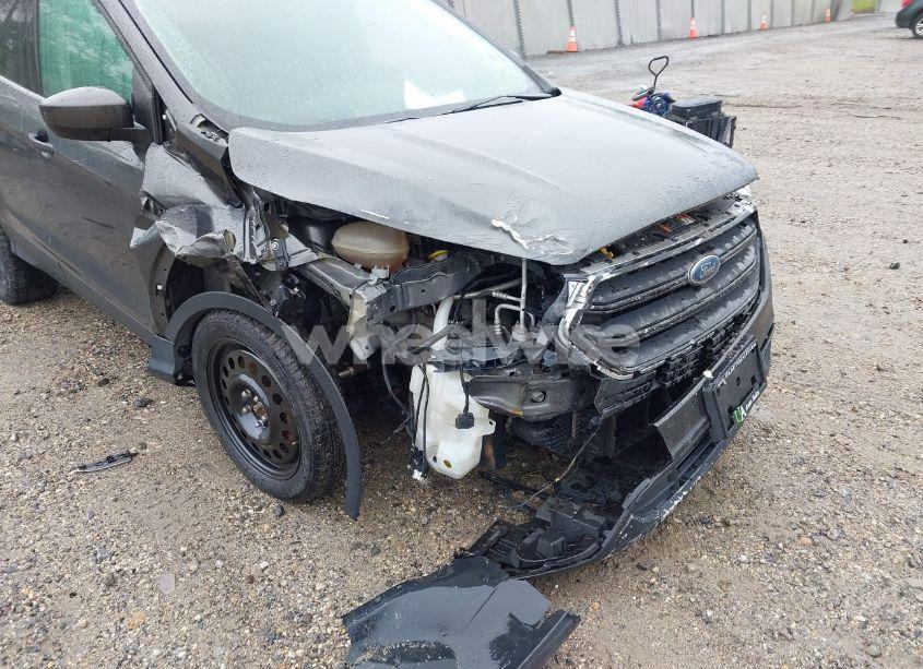 Photo 6 of 2017 Ford Escape SE (VIN 1FMCU9G95HUC83618)
