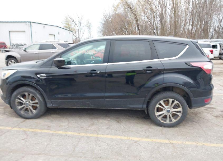 Photo 15 of 2017 Ford Escape SE (VIN 1FMCU9G95HUC87054)