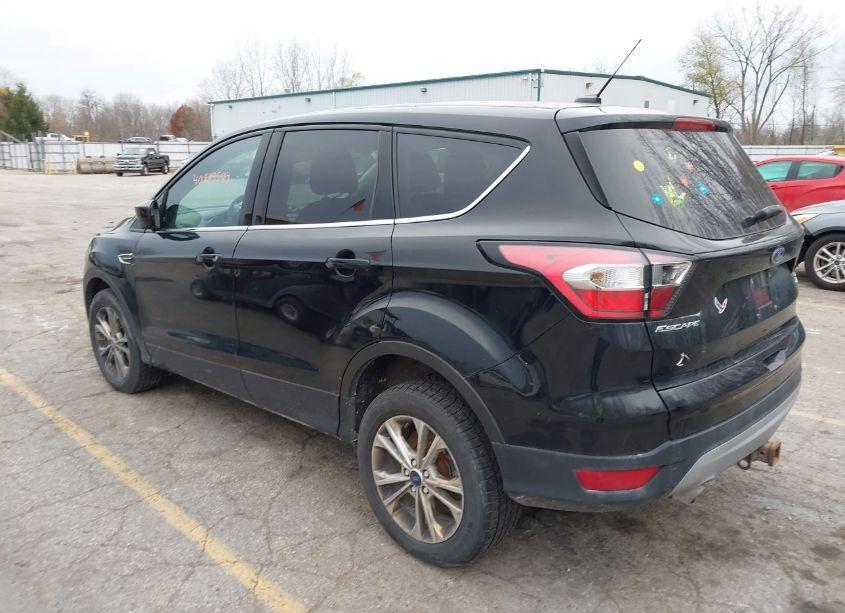 Photo 3 of 2017 Ford Escape SE (VIN 1FMCU9G95HUC87054)