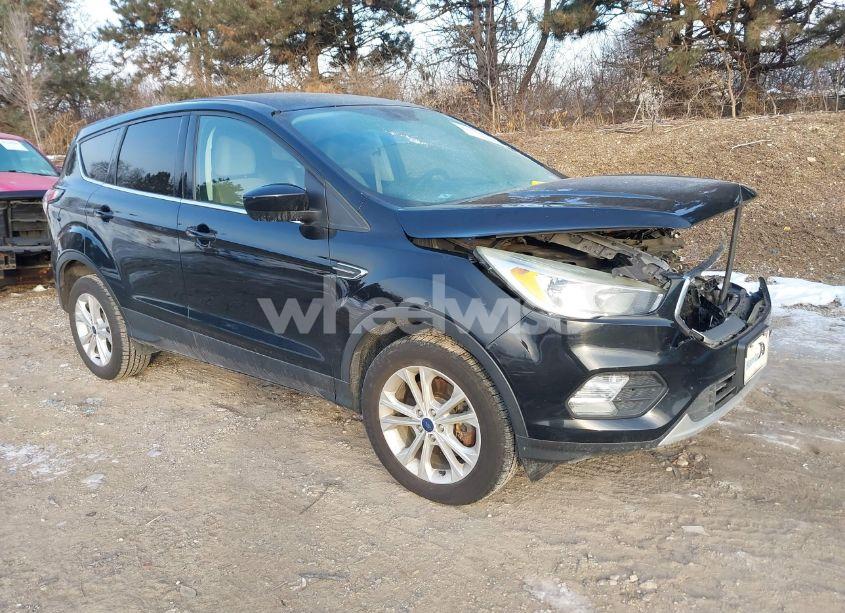 2017 Ford Escape SE (VIN 1FMCU9G95HUC99026) main photo