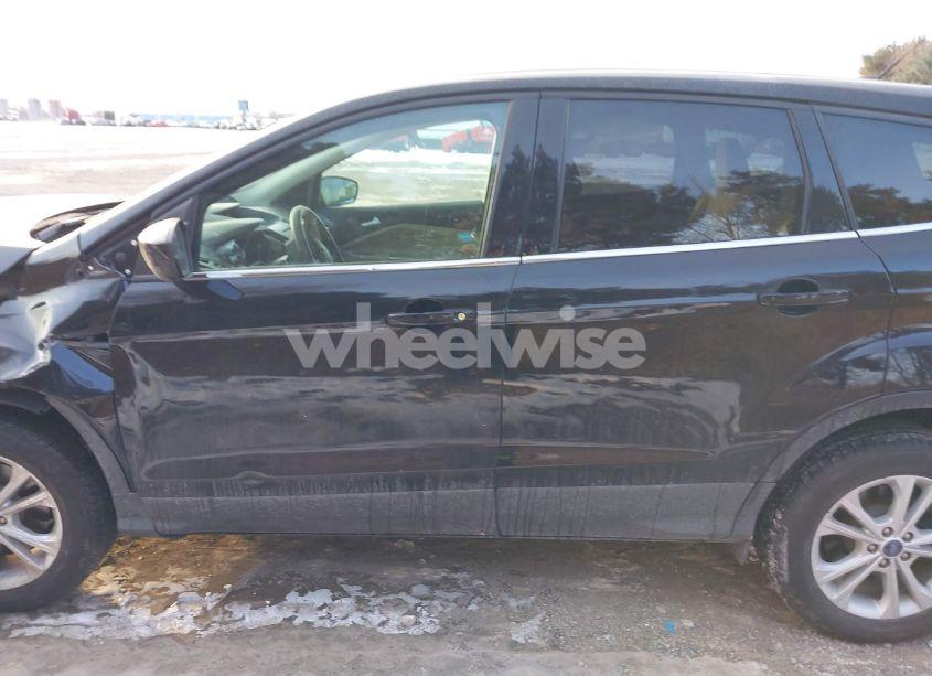 Photo 14 of 2017 Ford Escape SE (VIN 1FMCU9G95HUC99026)