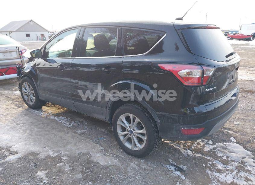 Photo 3 of 2017 Ford Escape SE (VIN 1FMCU9G95HUC99026)