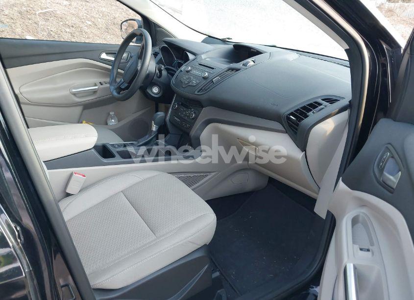 Photo 5 of 2017 Ford Escape SE (VIN 1FMCU9G95HUC99026)