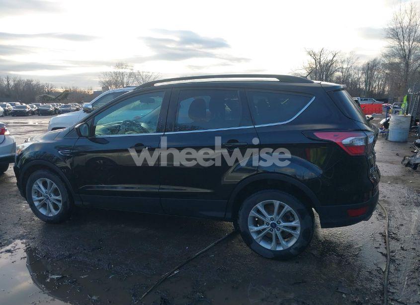 Photo 14 of 2017 Ford Escape SE (VIN 1FMCU9G95HUE35784)