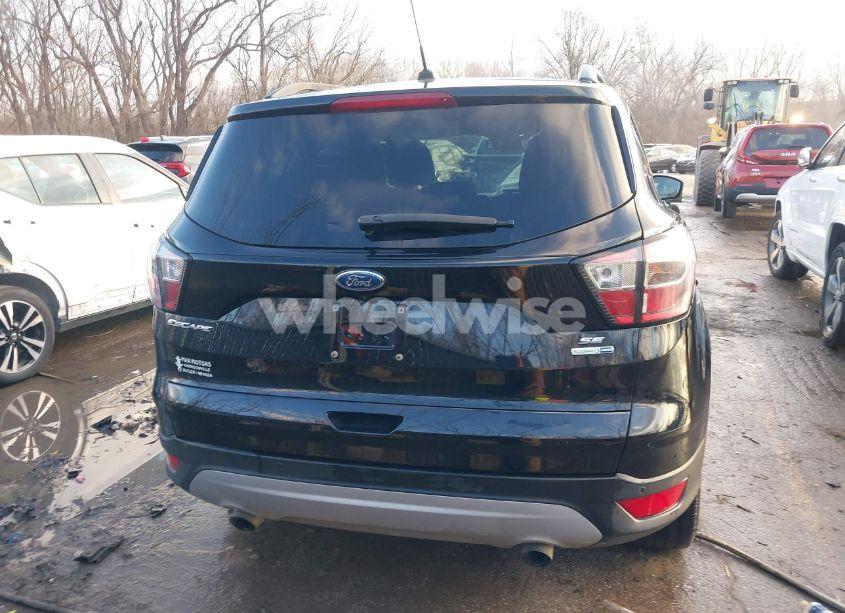 Photo 16 of 2017 Ford Escape SE (VIN 1FMCU9G95HUE35784)