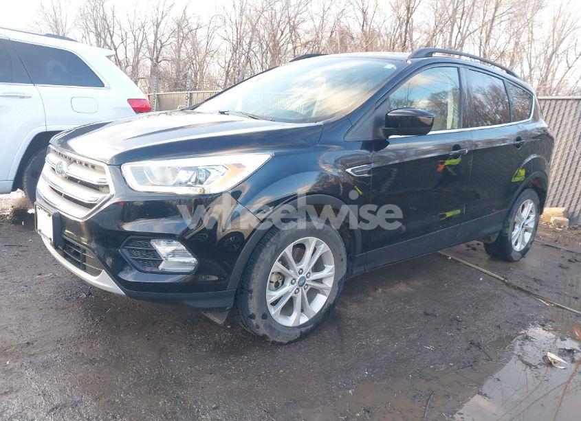 Photo 2 of 2017 Ford Escape SE (VIN 1FMCU9G95HUE35784)